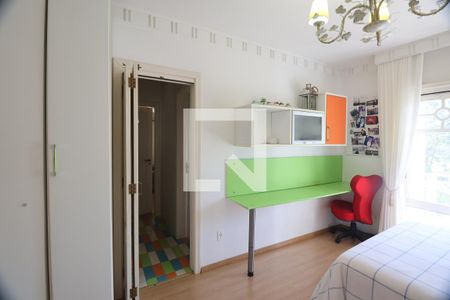 Casa à venda com 242m², 3 quartos e 5 vagasSuíte 2