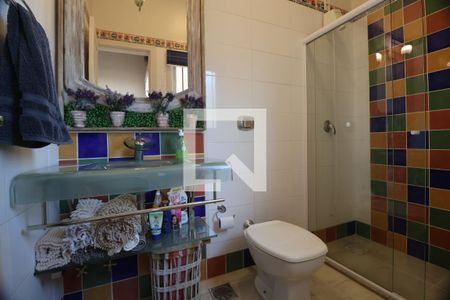 Casa à venda com 242m², 3 quartos e 5 vagasBanheiro de serviço