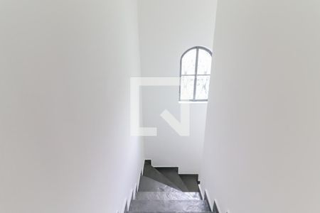 Casa à venda com 144m², 4 quartos e 2 vagas Casa à venda com 144m², 4 quartos e 2 vagasEscadas