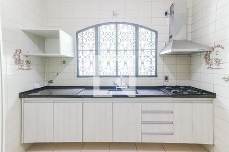 Casa à venda com 144m², 4 quartos e 2 vagas Casa à venda com 144m², 4 quartos e 2 vagasCozinha