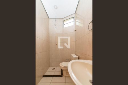 Banheiro de kitnet/studio para alugar com 1 quarto, 26m² em Havaí, Belo Horizonte