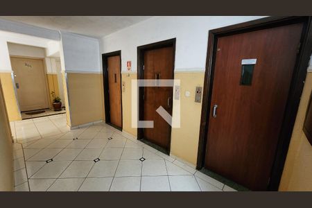 Studio para alugar com 24m², 1 quarto e sem vaga Studio para alugar com 24m², 1 quarto e sem vagaEscada