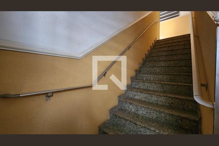 Studio para alugar com 24m², 1 quarto e sem vaga Studio para alugar com 24m², 1 quarto e sem vagaEscada
