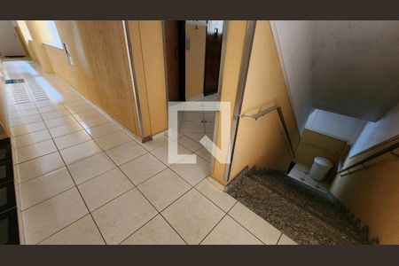 Studio para alugar com 24m², 1 quarto e sem vaga Studio para alugar com 24m², 1 quarto e sem vagaEscada