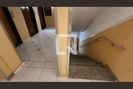 Studio para alugar com 24m², 1 quarto e sem vaga Studio para alugar com 24m², 1 quarto e sem vagaEscada