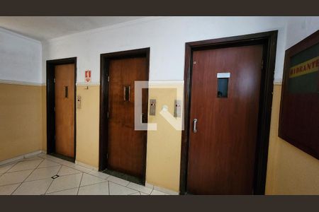 Studio para alugar com 24m², 1 quarto e sem vaga Studio para alugar com 24m², 1 quarto e sem vagaEscada