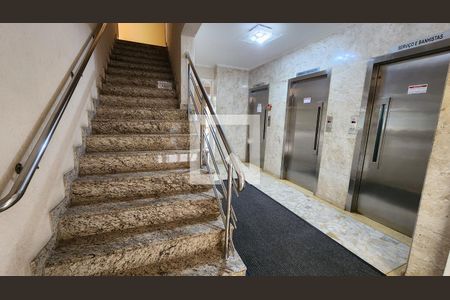 Studio para alugar com 24m², 1 quarto e sem vaga Studio para alugar com 24m², 1 quarto e sem vagaEscada