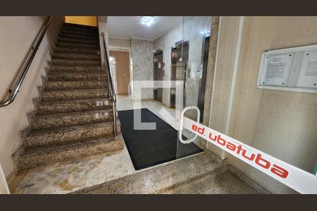 Studio para alugar com 24m², 1 quarto e sem vaga Studio para alugar com 24m², 1 quarto e sem vagaEscada