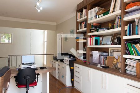 Casa de condomínio à venda com 550m², 3 quartos e 8 vagas Casa de condomínio à venda com 550m², 3 quartos e 8 vagasESCRITÓRIO