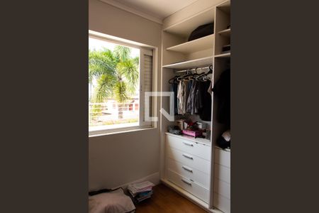 Casa de condomínio à venda com 550m², 3 quartos e 8 vagas Casa de condomínio à venda com 550m², 3 quartos e 8 vagasCLOSET