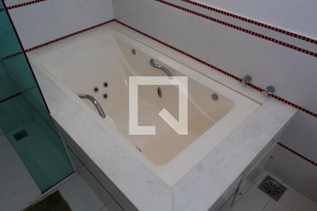 Casa de condomínio à venda com 550m², 3 quartos e 8 vagas Casa de condomínio à venda com 550m², 3 quartos e 8 vagasSUÌTE 1