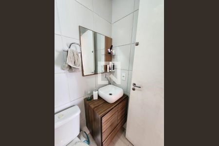 Apartamento à venda com 84m², 2 quartos e 1 vaga Apartamento à venda com 84m², 2 quartos e 1 vagaBanheiro