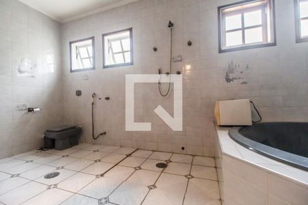 Casa de condomínio para alugar com 440m², 4 quartos e 4 vagasBanheiro da Suíte 1