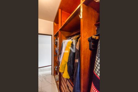 Casa de condomínio para alugar com 440m², 4 quartos e 4 vagasCloset da suíte 1