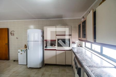 Casa de condomínio para alugar com 440m², 4 quartos e 4 vagasCozinha