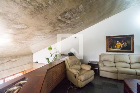 Casa de condomínio para alugar com 440m², 4 quartos e 4 vagasSala de TV