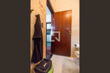 Casa de condomínio para alugar com 440m², 4 quartos e 4 vagasBanheiro da Suíte 2