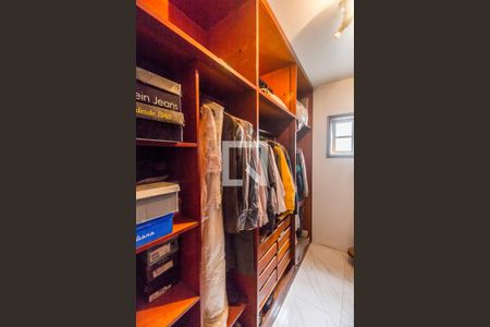 Casa de condomínio para alugar com 440m², 4 quartos e 4 vagasCloset da suíte 1