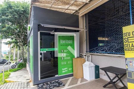 Casa de condomínio para alugar com 440m², 4 quartos e 4 vagasMercado