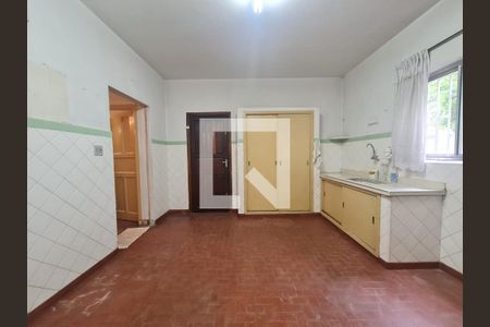 Casa à venda com 428m², 5 quartos e 5 vagasCozinha