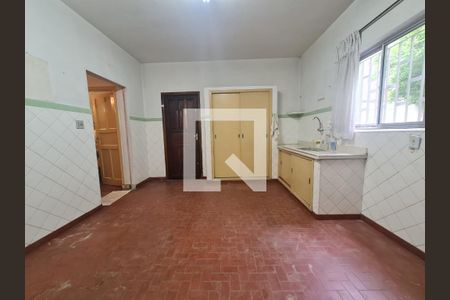 Casa à venda com 428m², 5 quartos e 5 vagasCozinha