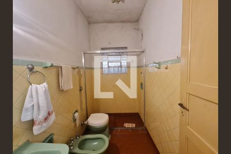 Casa à venda com 428m², 5 quartos e 5 vagasBanheiro social
