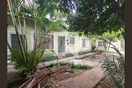 Casa à venda com 428m², 5 quartos e 5 vagasCasa 02 Quintal dos fundos