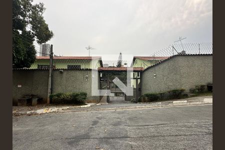 Casa de condomínio à venda com 225m², 3 quartos e 4 vagasFachada