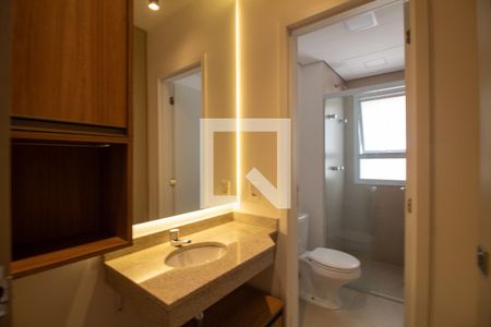 Banheiro de apartamento para alugar com 1 quarto, 48m² em Campo Belo, São Paulo