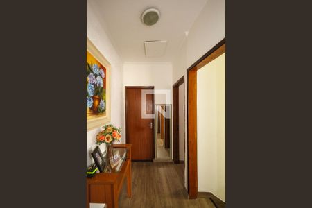 Corredor de casa para alugar com 3 quartos, 300m² em Vila Ema, São Paulo