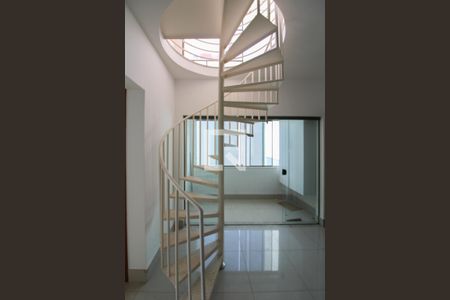 Apartamento à venda com 200m², 3 quartos e 1 vagaEscada