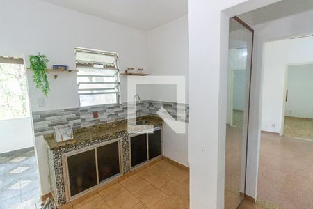 Casa à venda com 300m², 2 quartos e 4 vagasCozinha e Área de Serviço