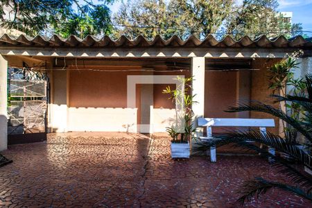 Casa à venda com 120m², 3 quartos e 2 vagas Casa à venda com 120m², 3 quartos e 2 vagasVaranda