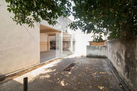 Casa à venda com 480m², 6 quartos e 2 vagasQuintal - Casa 2