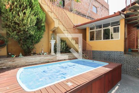 Casa à venda com 400m², 3 quartos e 6 vagas Casa à venda com 400m², 3 quartos e 6 vagasPiscina