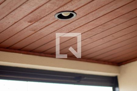 Apartamento à venda com 76m², 2 quartos e 2 vagasDetalhe Varanda Sala