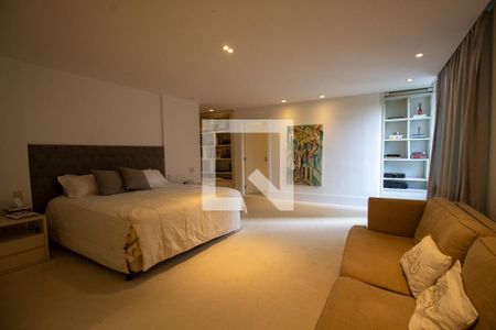 Casa à venda com 900m², 3 quartos e 4 vagasSuíte 1