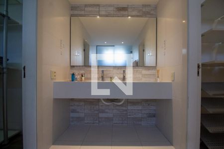 Casa à venda com 900m², 3 quartos e 4 vagasBanheiro da Suíte 4