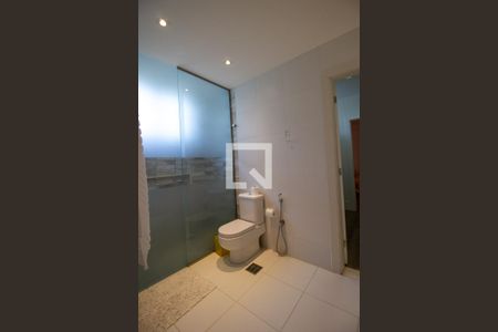 Casa à venda com 900m², 3 quartos e 4 vagasBanheiro da Suíte 4