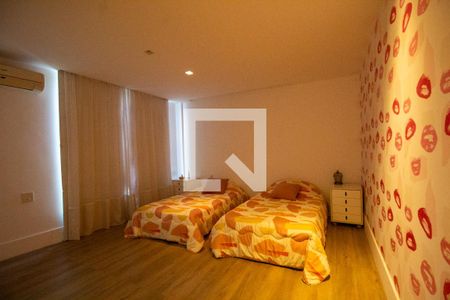 Casa à venda com 900m², 3 quartos e 4 vagasSuíte 4