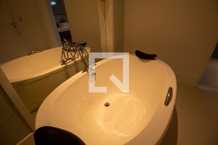 Casa à venda com 900m², 3 quartos e 4 vagasBanheiro da Suíte 1