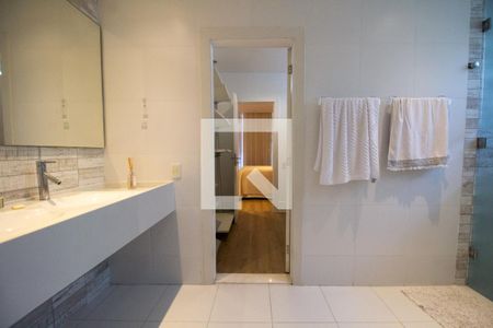 Casa à venda com 900m², 3 quartos e 4 vagasBanheiro da Suíte 4