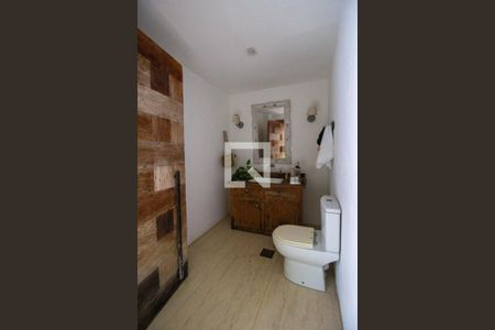 Casa à venda com 900m², 3 quartos e 4 vagasLavabo da Área Gourmet