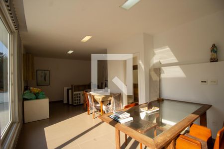 Casa à venda com 900m², 3 quartos e 4 vagasMezanino