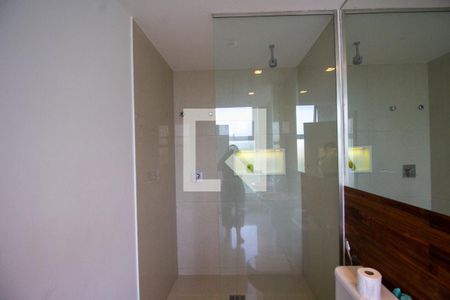 Casa à venda com 900m², 3 quartos e 4 vagasBanheiro da Suíte 2