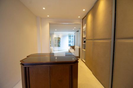 Casa à venda com 900m², 3 quartos e 4 vagasCloset da Suíte 1