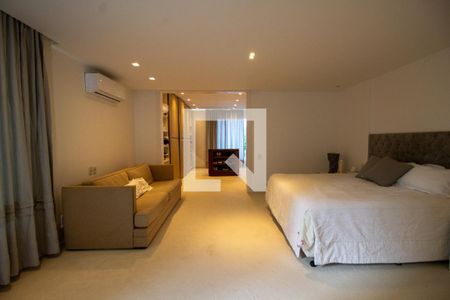 Casa à venda com 900m², 3 quartos e 4 vagasSuíte 1