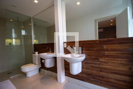 Casa à venda com 900m², 3 quartos e 4 vagasBanheiro da Suíte 2