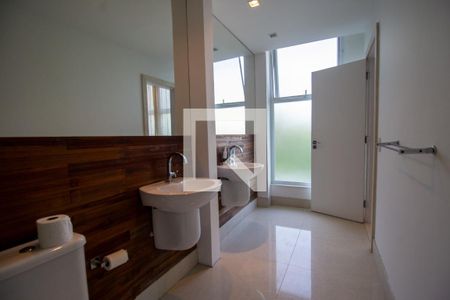 Casa à venda com 900m², 3 quartos e 4 vagasBanheiro da Suíte 2