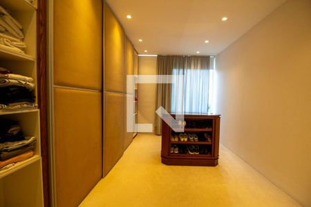 Casa à venda com 900m², 3 quartos e 4 vagasCloset da Suíte 1